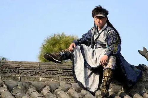 孔雀翎第二部在线观看,江湖风云再起，传奇剑客再战江湖  第3张